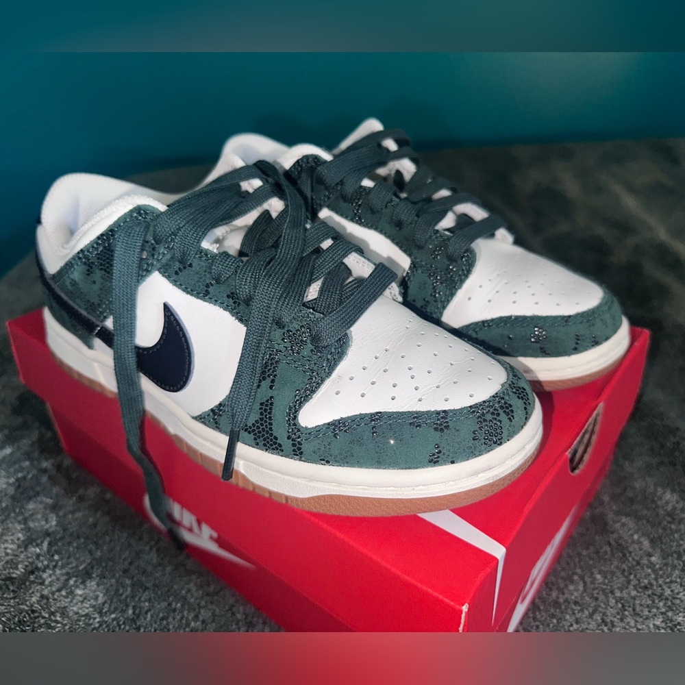 Nike Nike Dunk Low Green Snake Size 6 Women